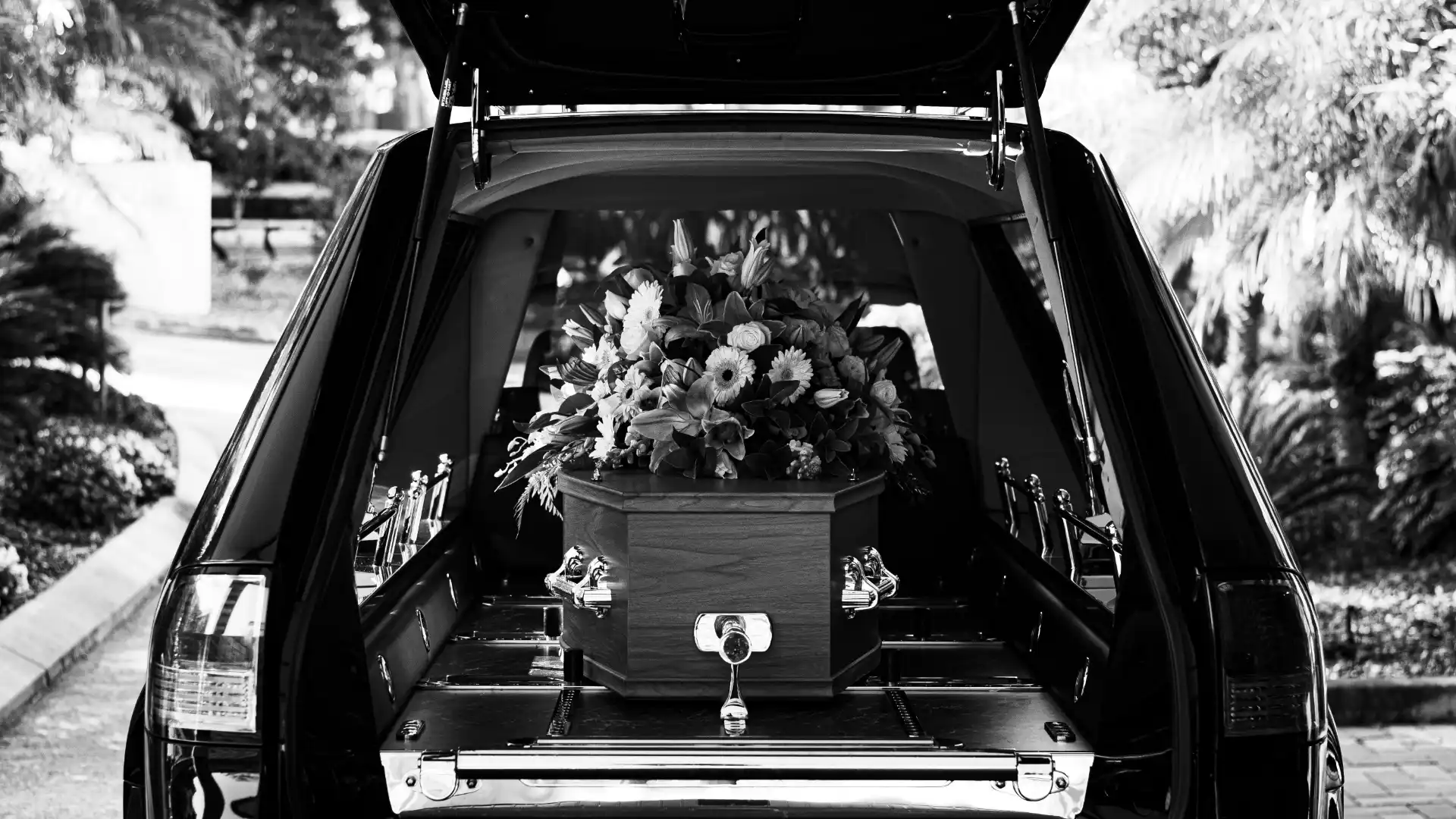 /privacyguides/privacyguides.org/raw/commit/2a30854f77977d1763ca871bbc869b752faa5b4b/blog/assets/images/the-fight-for-privacy-after-death/cover.webp
