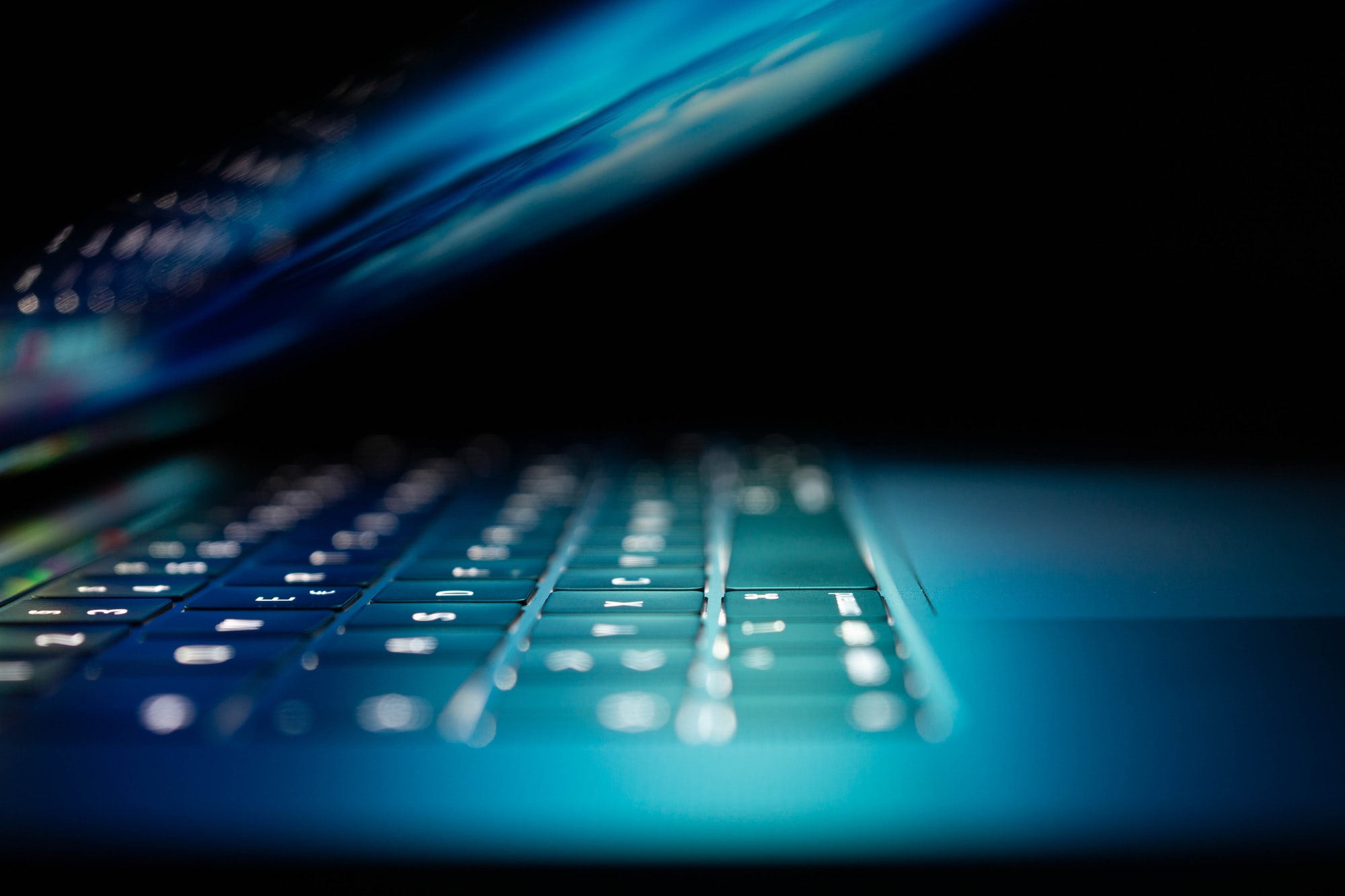 /privacyguides/privacyguides.org/raw/commit/31ba6da98dff1f93be9eef0c84d2c86b2f025df4/blog/assets/images/security-privacy-anonymity/cover.jpeg